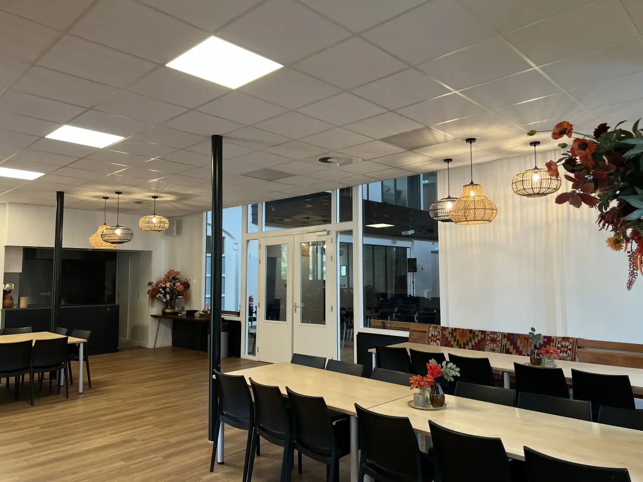 Eetzaal richting kerkzaal
