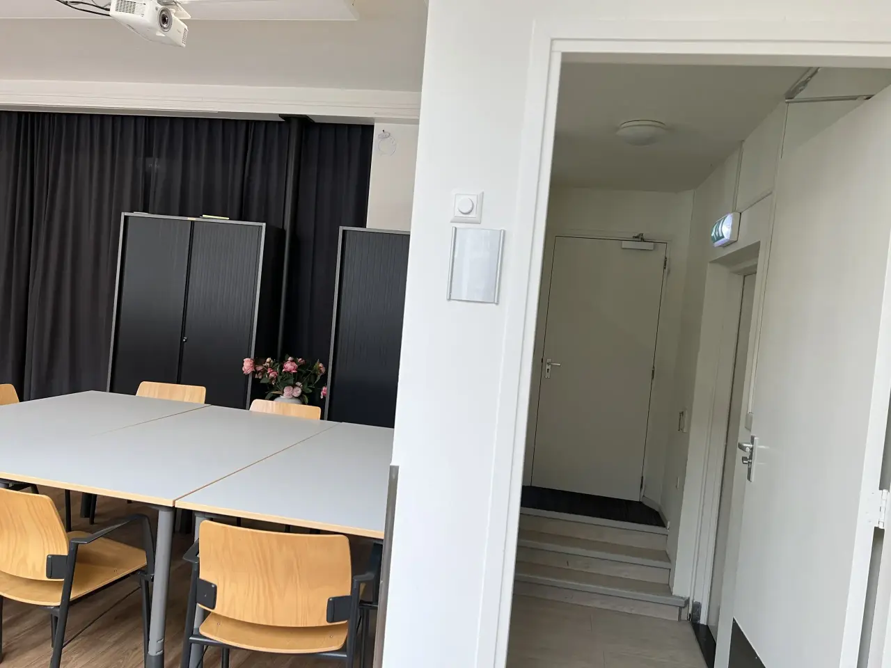 Gangetje vergaderzaal kerkzaal