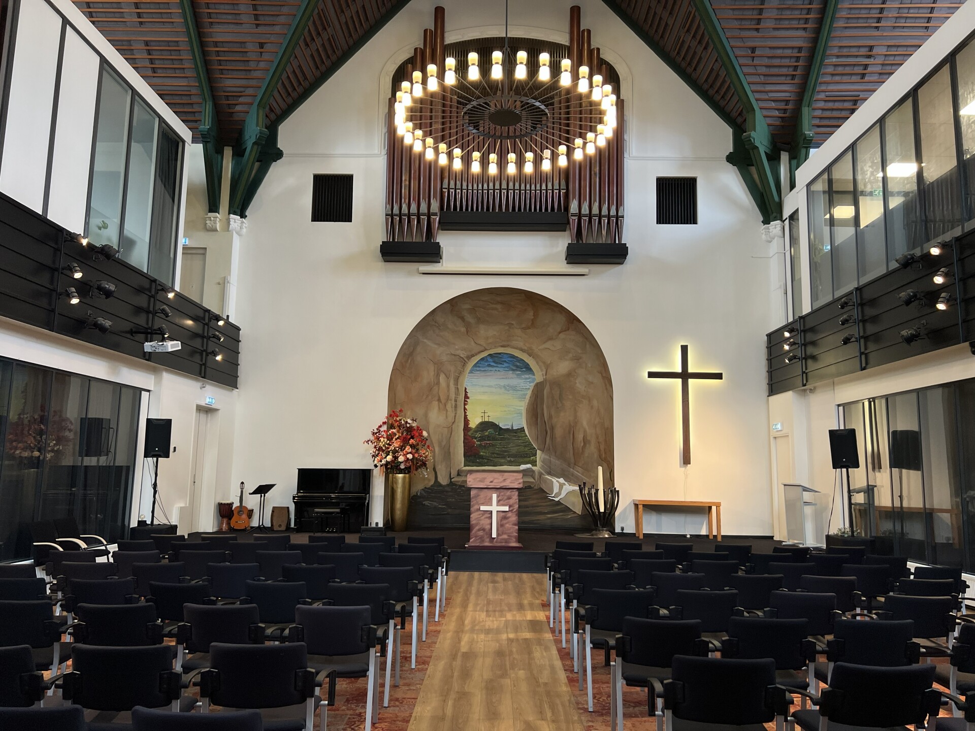 Kerkzaal podium